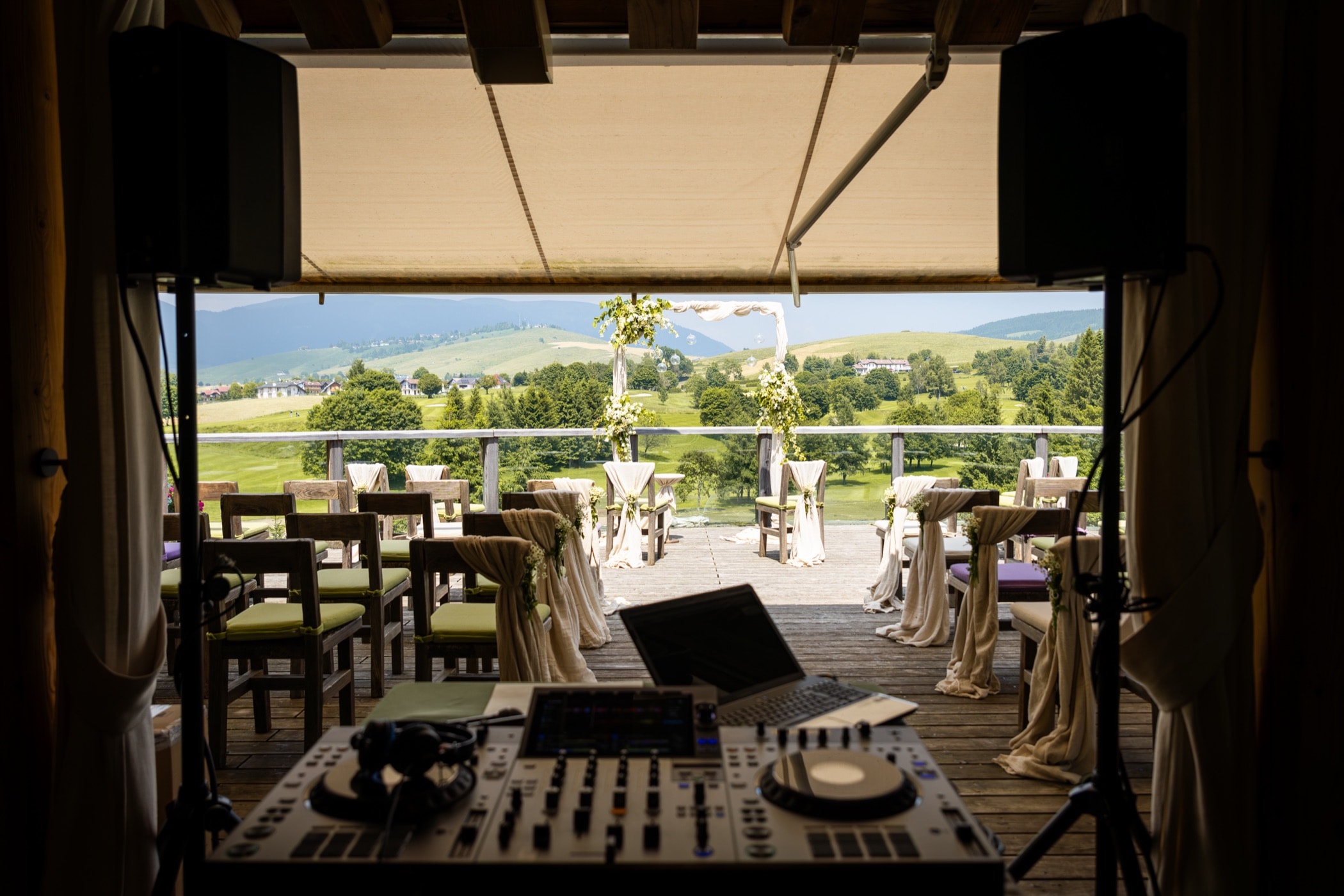 Setup audio e DJ per matrimonio outdoor